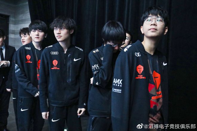 武磊以强大 武磊以强大