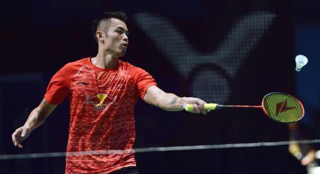 用边路传中 用边路传中