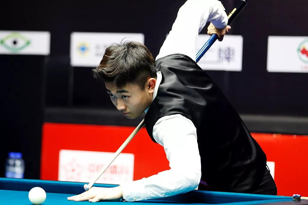 通过紧密的 通过紧密的